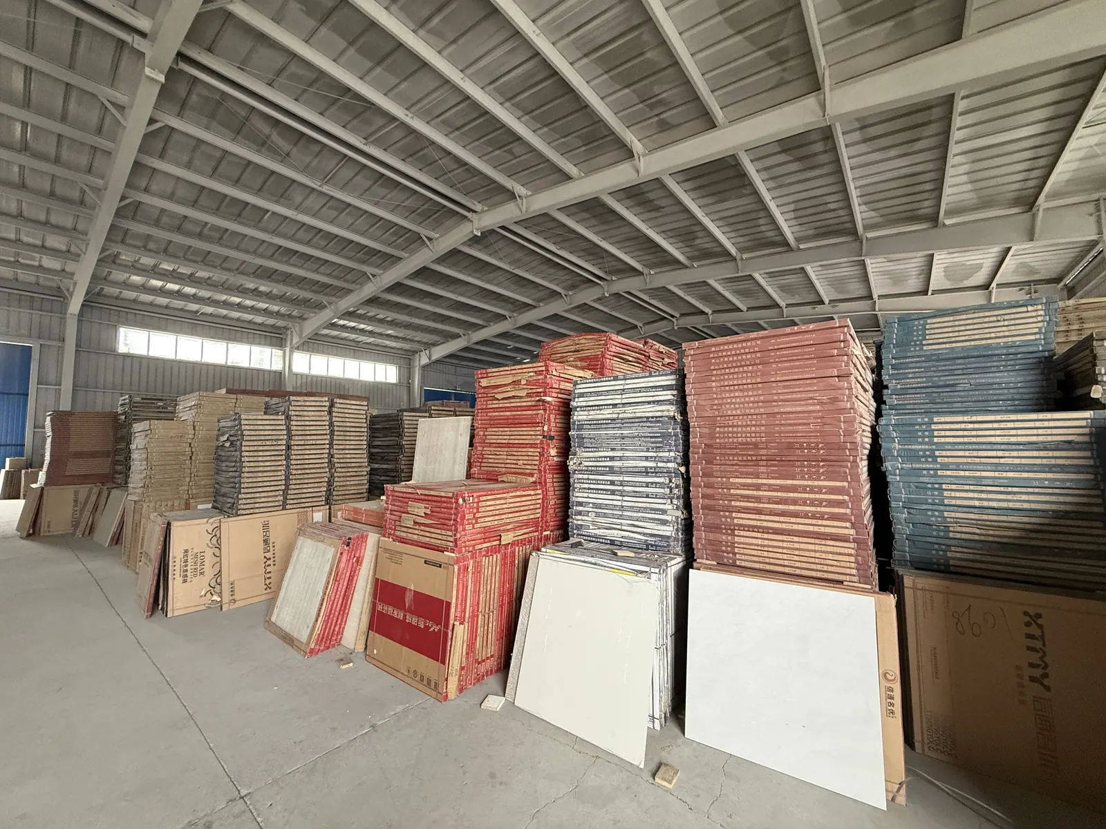万通建材B-15仓库内部货品实拍