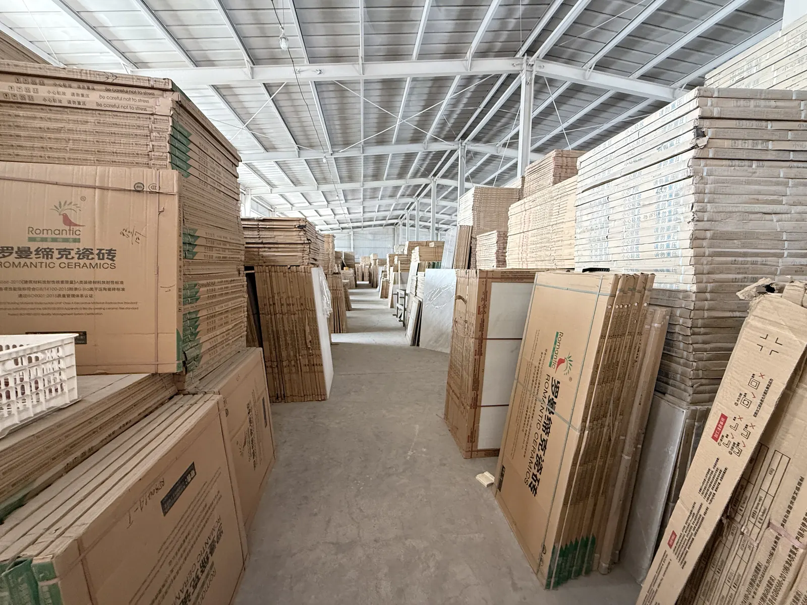 万通建材C-23仓库内部货品实拍