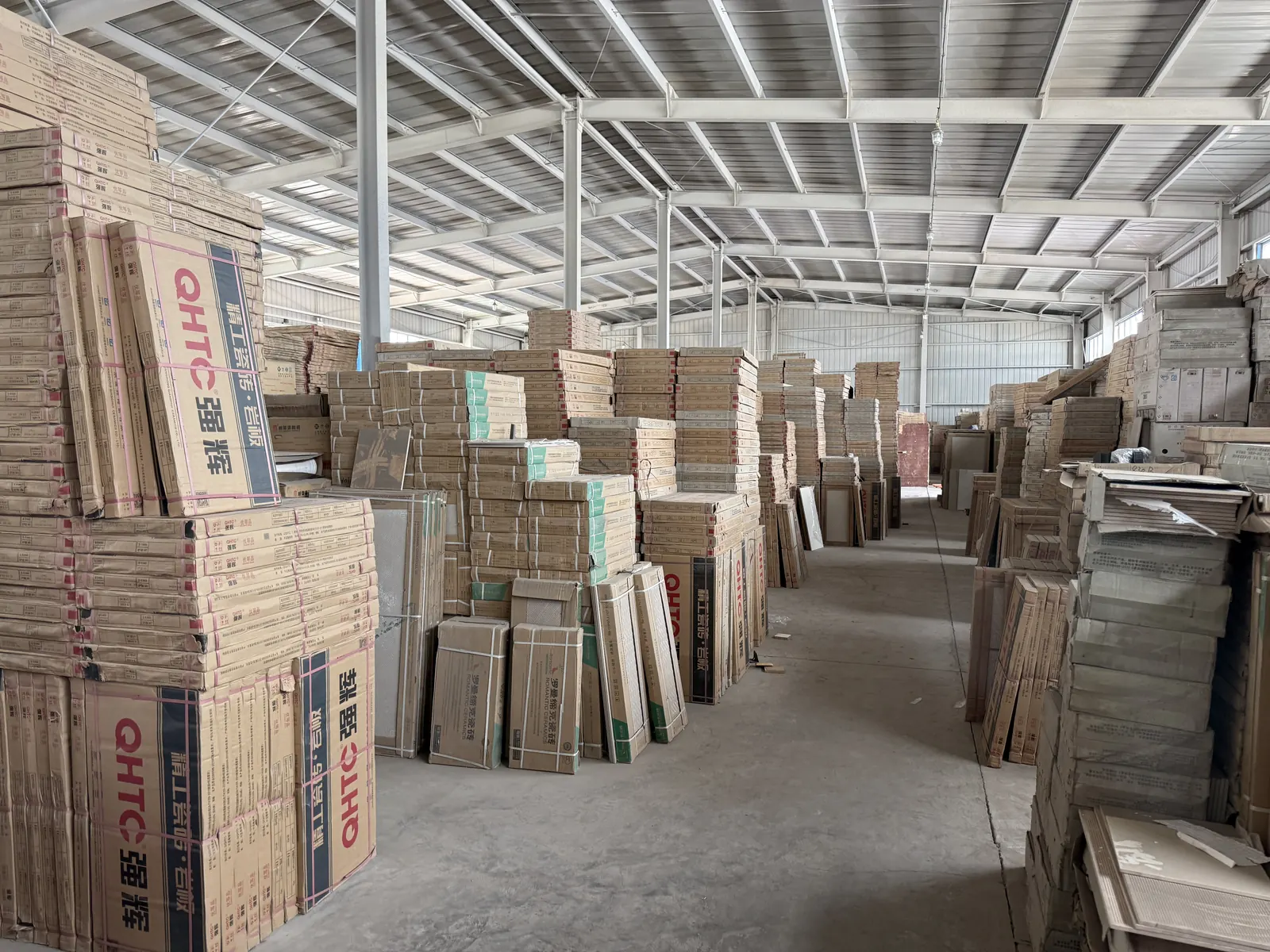 万通建材C-24仓库内部库存实拍